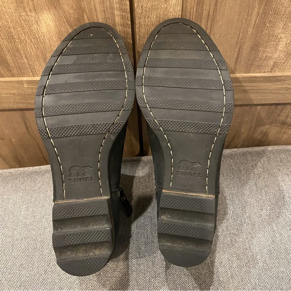 Sorel 'Lolla' Black Leather Zip Ankle Booties 9